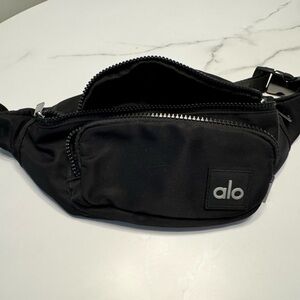 Diadora Black Fanny Pack Sleek Design